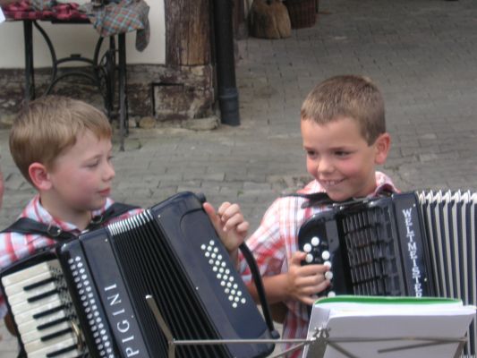 Kliko për të parë imezhin me permasa të plota